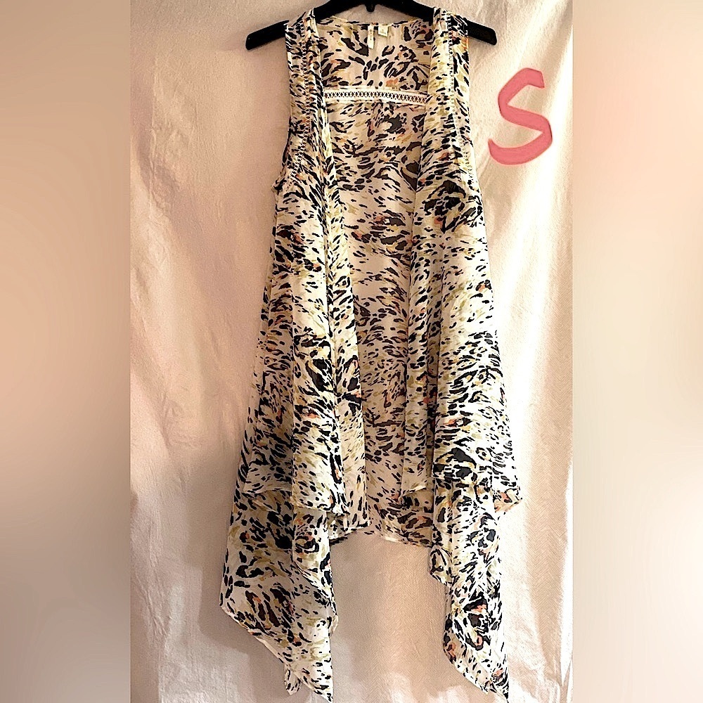 LADIES WHITE SHAWL WITH COLORFUL FLOWERS